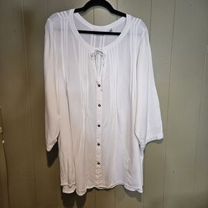 Avenue White 3/4 Sleeve Buttoned Tunic